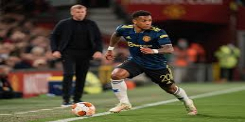 比赛背景与阵容调整 -杏彩体育